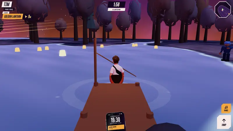 Een speler in een kano op de vijver, met drijvende lantaarns en een oranje avondlucht.
